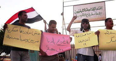 بالصور.. الاحتجاج على بقاء محافظ مطروح يدفعه لإلغاء لقاء إذاعى