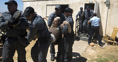 إخلاء مستوطنة ميجرون بالضفة بعد حكم بإعادتها للفلسطينيين