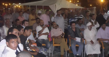 بالصور.. تجدد المظاهرات والاعتصام بمطروح للمطالبة برحيل المحافظ