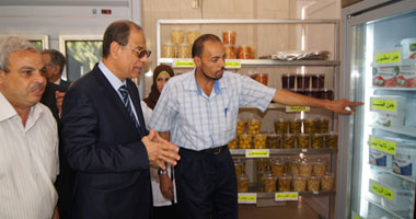 افتتاح منافذ لبيع منتجات غذائية بكلية الزراعة فى الفيوم