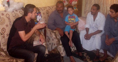 "اليوم السابع" فى منزل "محمد" الذى قتلته عصابة "مهند" ودفنته أسفل خرسانة.. شقيق المجنى عليه: استدرجنا الجناة بحجة شراء السيارة وسلمناهما لقسم بولاق.. استعنا بمسجلين خطر وقطاع طرق للتوصل لمكان الضحية