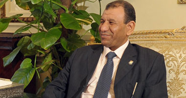 تعليم قنا يستجيب لعدد من مطالب معلمى الأجر المعتصمين