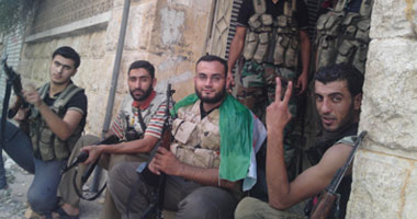الجيش الحر يعلن السيطرة على 80 كم من الطريق السريع بين حلب ودمشق 