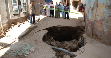 تصدعات بالمبانى إثر انهيار أرضى فى منطقة الوراقة بالمحلة الكبرى