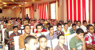 بالصور.. تكريم 353 طالبًا وطالبة من أبناء المعلمين بالفيوم