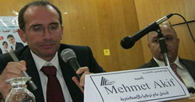قنصل تركيا بالأسكندرية يصل مطار القاهرة لتوديع سفير بلاده 