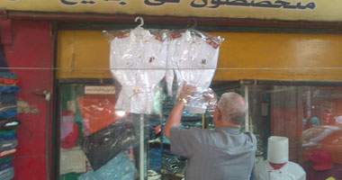 الأحداث السياسية تتحكم فى أسعار بدل الجيش والشرطة للأطفال