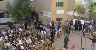 محافظ البحر الأحمر يتفقد مدارس الغردقة فى أول يوم دراسى