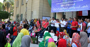 طلاب كلية السياسية يعلنون الإضراب للمطالبة بالتسكين فى المدن الجامعية