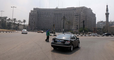 سيولة مرورية بميدان التحرير بعد إخلائه من الباعة الجائلين