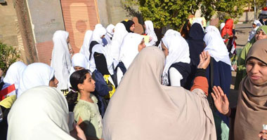 وقفة احتجاجية لطالبات الإخوان بجامعة السويس
