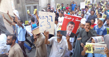 المئات من أنصار "الإخوان" ينظمون مسيرة بالمنوفية