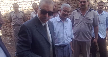 محافظ قنا يتفقد موقع اصطدام قطار دشنا
