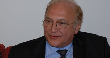 مواطن مصرى يطالب بطرد سفارة ألمانيا