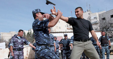 استشهاد ضابط شرطة بقوات الأمن الفلسطينية وإصابة أخرين باشتباكات مع مسلحين