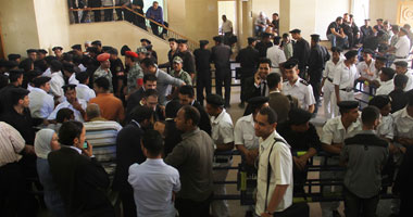 منع أهالى الشهداء من حضور جلسة النطق بالحكم على ضباط السيدة