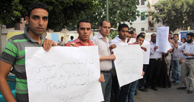 أوائل الأزهر يطالبون بـ"التعيين".. وعمال "النصر" يفضون تظاهرهم أمام "الوزراء"