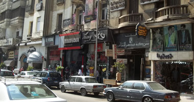 قرار إغلاق المحال التجارية الساعة 10 يثير مخاوف رواد مواقع التواصل الاجتماعى.. نشطاء بـ"تويتر" و"فيس بوك": القرار أحمق والعمل الليلى مصدر رزق ناس كتير.. وتعليقات ساخرة: "إحنا نقفل ونسيب النور مفتوح"