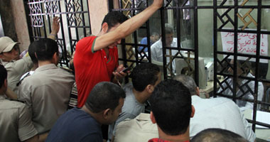 وزير النقل يأمر بتوفير قطارات إضافية لإنهاء أزمة الوجه القبلى
