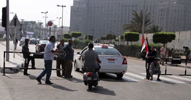 المرور:حواجز حديدية بمحيط الإغلاق الجزئى لطريق إسكندرية الصحراوى لمنع الحوادث