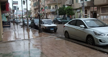 هطول أمطار غزيرة على مدن كفر الشيخ وخلو الشوارع من المارة