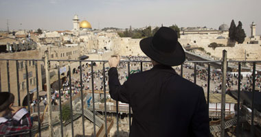 مسيرات لليهود تجوب القدس.. واستمرار اقتحامات الأقصى 
