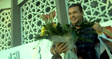 الجمهور السورى يستقبل سامو زين بالورود بمطار دمشق