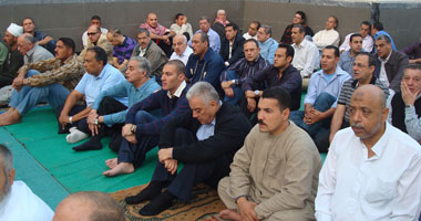 سامح فهمى يصلى العيد بـ"رابعة العدوية" 