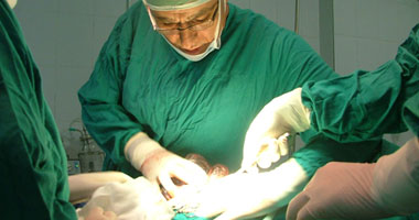 لأول مرة فى الطب الحديث استئصال غدة درقية وزنها كيلو جرام لمريض بالفيوم