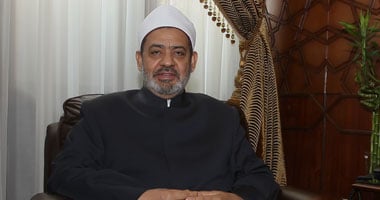 طلاب أزهر أسيوط يطالبون الطيب بالتراجع عن الاستقالة