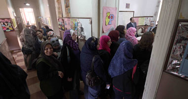 أنصار "النور" و"الحرية والعدالة" يقومون بالدعاية أمام اللجان بالموسكى 