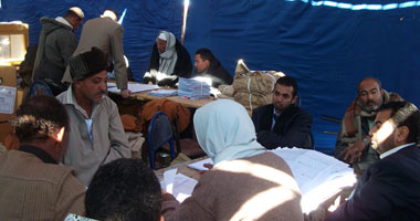 إعادة الفرز فى لجنتن بالأقصر بسبب خطأ أحد الموظفين 