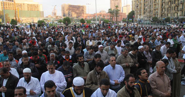 عدد من ائتلافات الثورة يؤدون صلاة عيد الأضحى بالتحرير