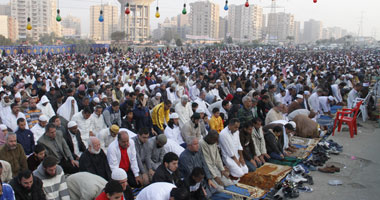 3750 ساحة لأداء صلاة العيد.. "مرسى" يصلى بمسجد عمرو بن العاص ووزير الأوقاف يلقى الخطبة.. و"عبد الكافى" فى مصطفى محمود.. و"شاهين" بالتحرير.. وكيل الأوقاف: الإخوان يقدمون خدمات ولا يسعون لتحقيق مكاسب