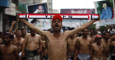 يمنيون يحتجون عراة للمطالبة برحيل "صالح"