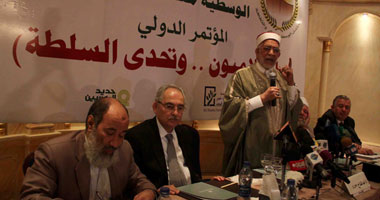 ناجح إبراهيم فى مؤتمر "تحدى السلطة": الإسلاميون يزايدون على الرئيس بضرورة تطبيق الشريعة الآن.. والإسلام يسكن القلوب قبل الدستور.. وزير الأوقاف: نتمنى وجود الأمن فى ظل حكم الإسلاميين