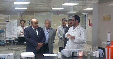 بالصور..وزير المرافق يتفقد المعمل المرجعى بشبرا الخيمة