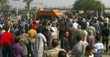 أهالى "النهضة" يتظاهرون ويقطعون الطريق أمام محافظة القاهرة