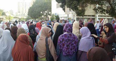  طالبات من جامعة القاهرة: نحرض ذوينا على قول "لا" للدستور