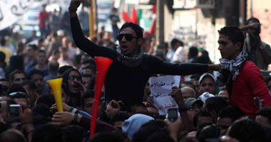 مسيرة لمئات المتظاهرين من محمد محمود لمجلس الوزراء