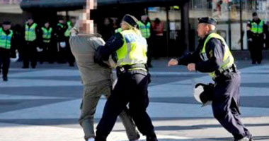 الشرطة السويدية تعتقل 3 أشخاص للاشتباه بإلقائهم مولوتوف على كنيس
