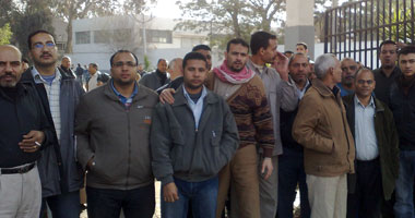 استمرار اعتصام عمال المعدات التليفونية بالمعصرة لليوم الثالث
