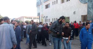 تظاهر عمال "النهر الخالد" ببورسعيد ضد تعنت الإدارة
