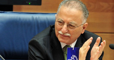 "التعاون الإسلامى" تطالب الدول الأعضاء بإعادة النظر فى موقفها من الأحداث السورية 