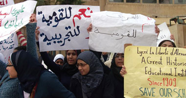 وقفة لأولياء أمور طلاب المدارس القومية بالإسكندرية