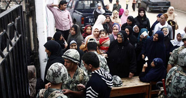 احتجاج ناخبى مدرسة محمد كريم لإغلاقها قبل "التاسعة"