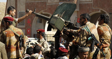 لجنة يمنية عسكرية تبدأ إزالة الحواجز فى صنعاء 