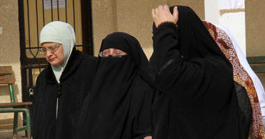 إحالة منتقبة صوتت فى أكثر من لجنة بالبحيرة إلى النيابة