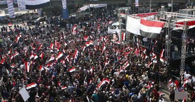 "الأغلبية الصامتة" تحمى مبنى الدفاع المدنى