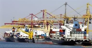 إغلاق 3 موانئ بالسويس بسبب العواصف الترابية وسرعة الرياح